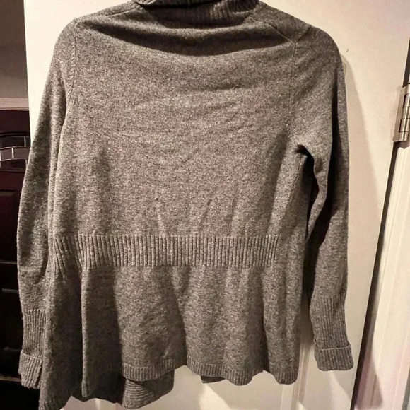 Banana Republic Cardigan - Small - Picture 2 of 8